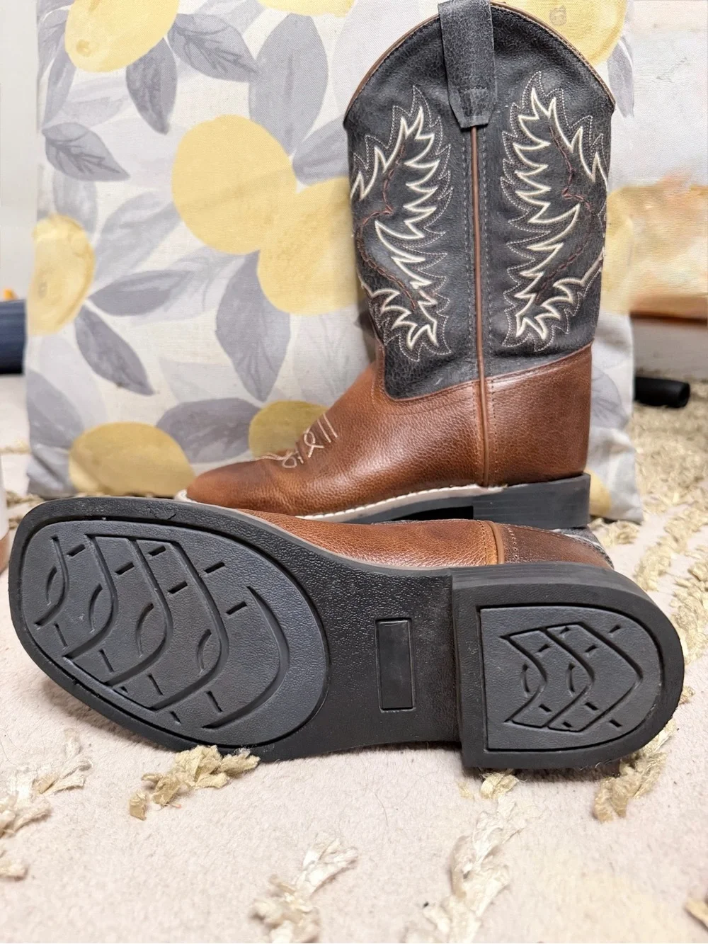 Youth western boots size 3
